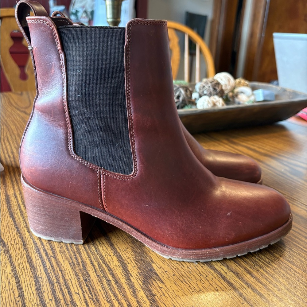 Nisolo Ana Go-To Heeled Chelsea Boot - Auburn